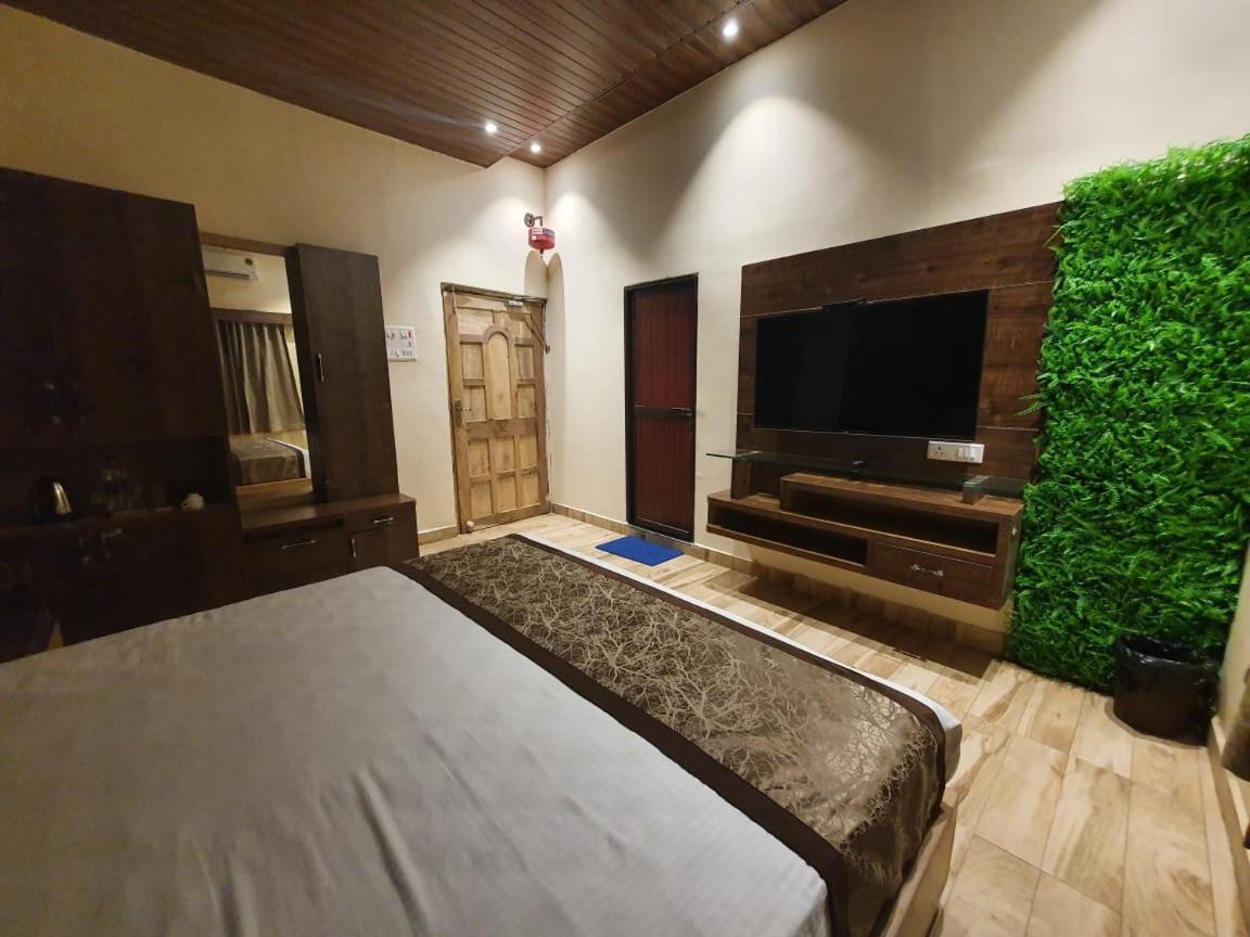 Focus Club And Resort رانشي المظهر الخارجي الصورة